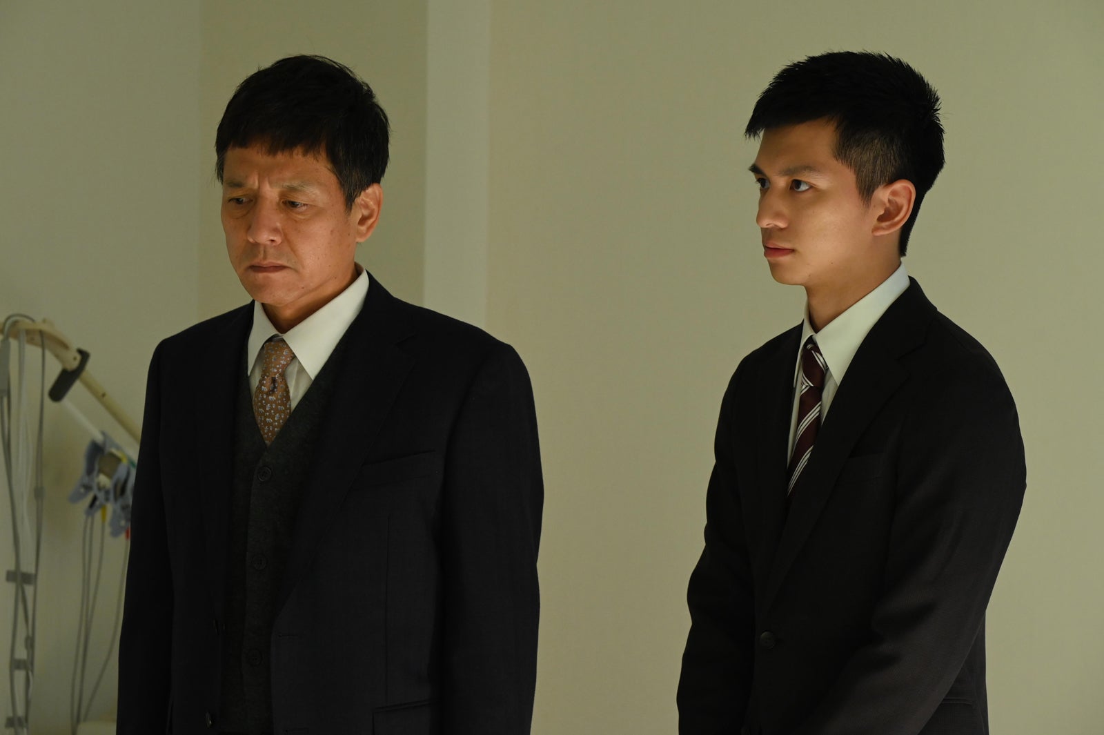 勝村政信、田中偉登「めぐる未来」第1話より（C）読売テレビ