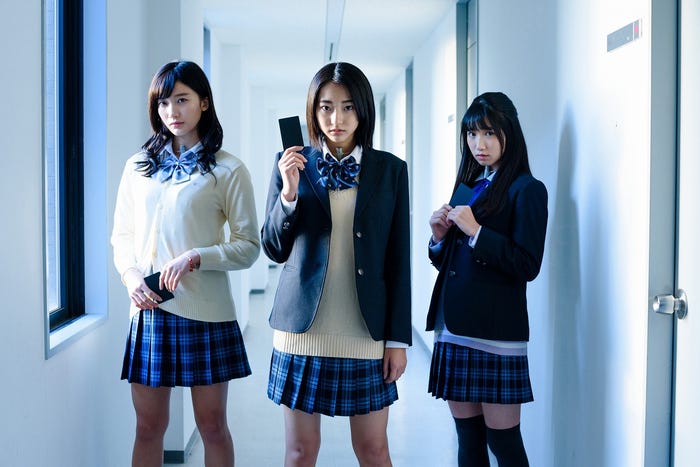 (左から)小倉優香、武田玲奈、上野優華 (C)2018「人狼ゲーム」製作委員会