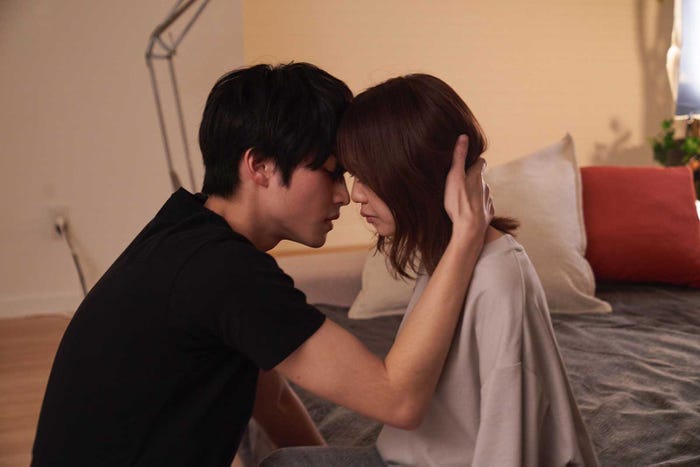 岐洲匠、奥仲麻琴「ももいろ あんずいろ さくらいろ」 場面写真 (写真提供:ABCテレビ)