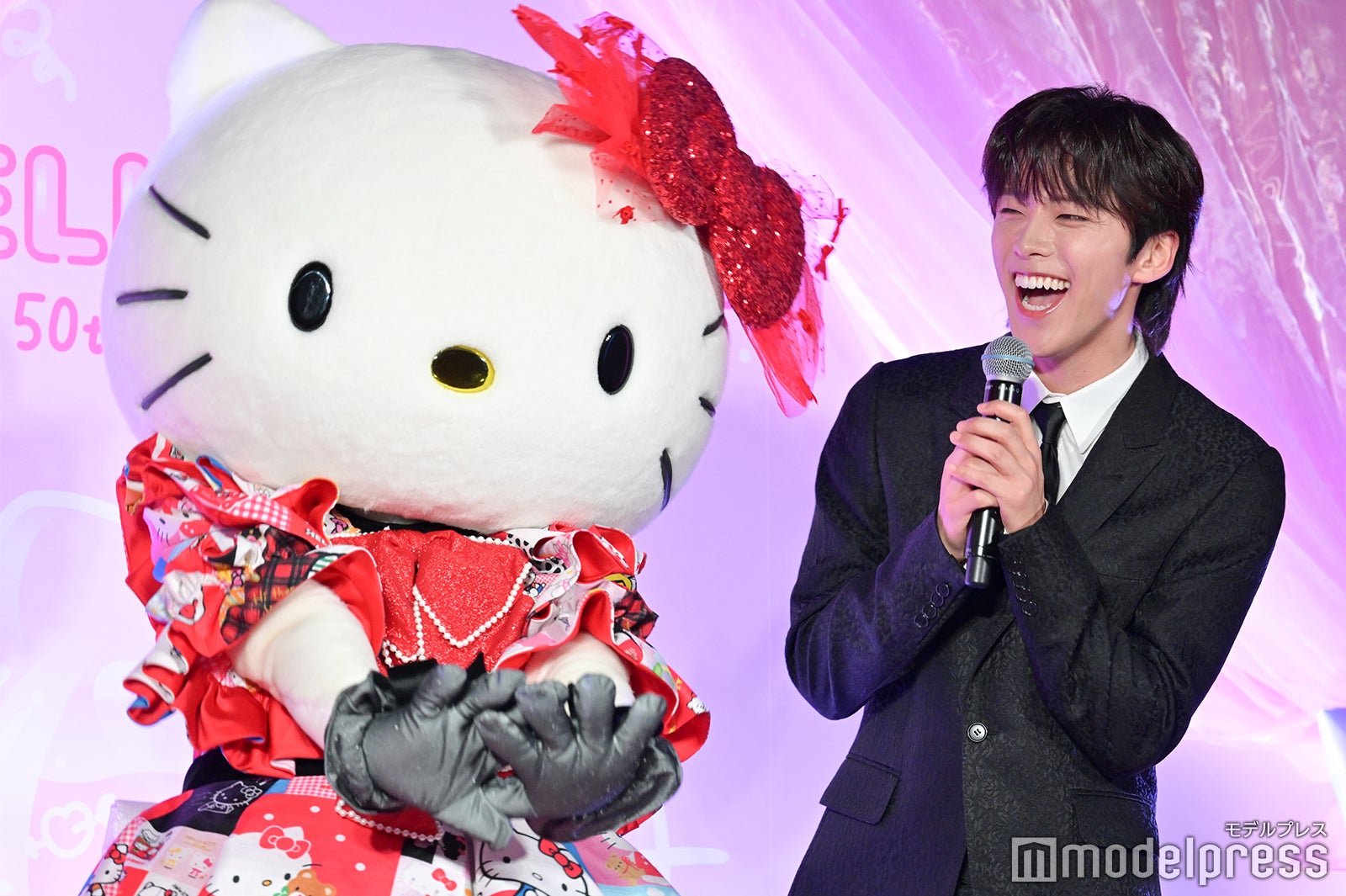ハローキティ、河野純喜（C）モデルプレス