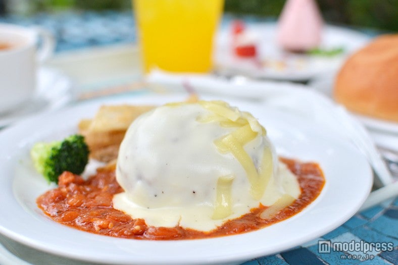 「プラザパビリオン・レストラン」スペシャルセット／ハンバーグ、トマトチーズクリームソース