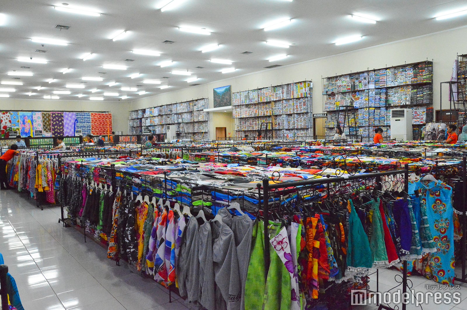 クリシュナ／服だけでこのスペース（C）モデルプレス