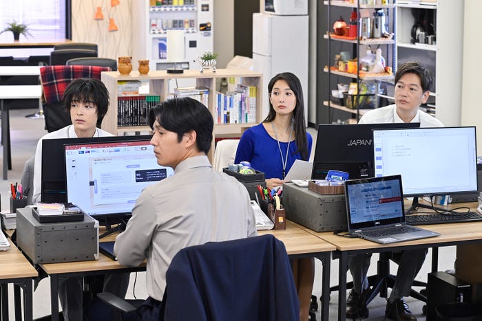 塩野瑛久、工藤阿須加、菜々緒、井浦新「無能の鷹」第5話(C)テレビ朝日