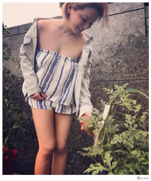 浜崎あゆみ、露出度高めな夏コーデに「セクシー」「エロ可愛い」の声