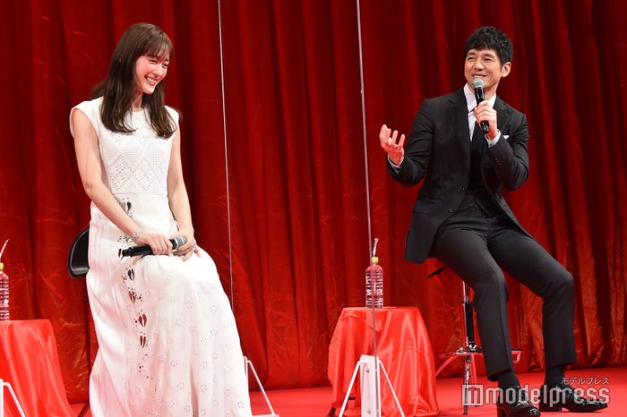 綾瀬はるか、西島秀俊(C)モデルプレス