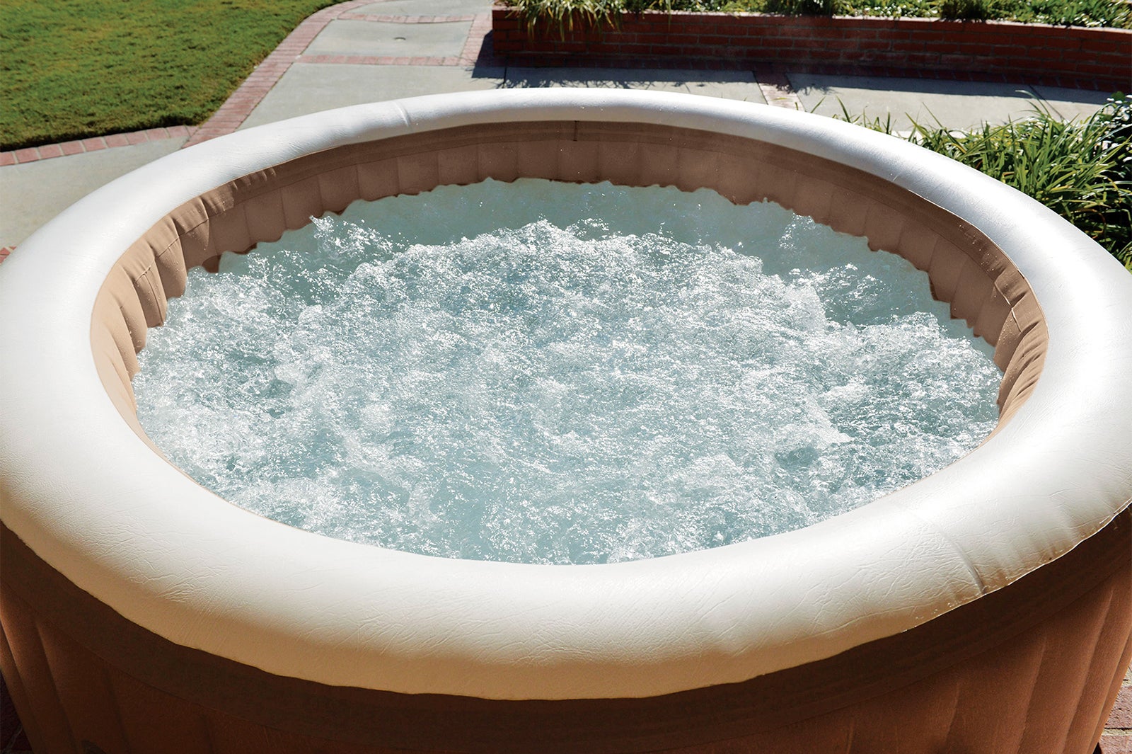 「バスタブシネマ」イメージ／画像提供：アフロ＆コー