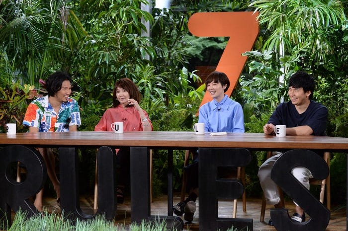 スタジオでのトーク(写真提供:関西テレビ)