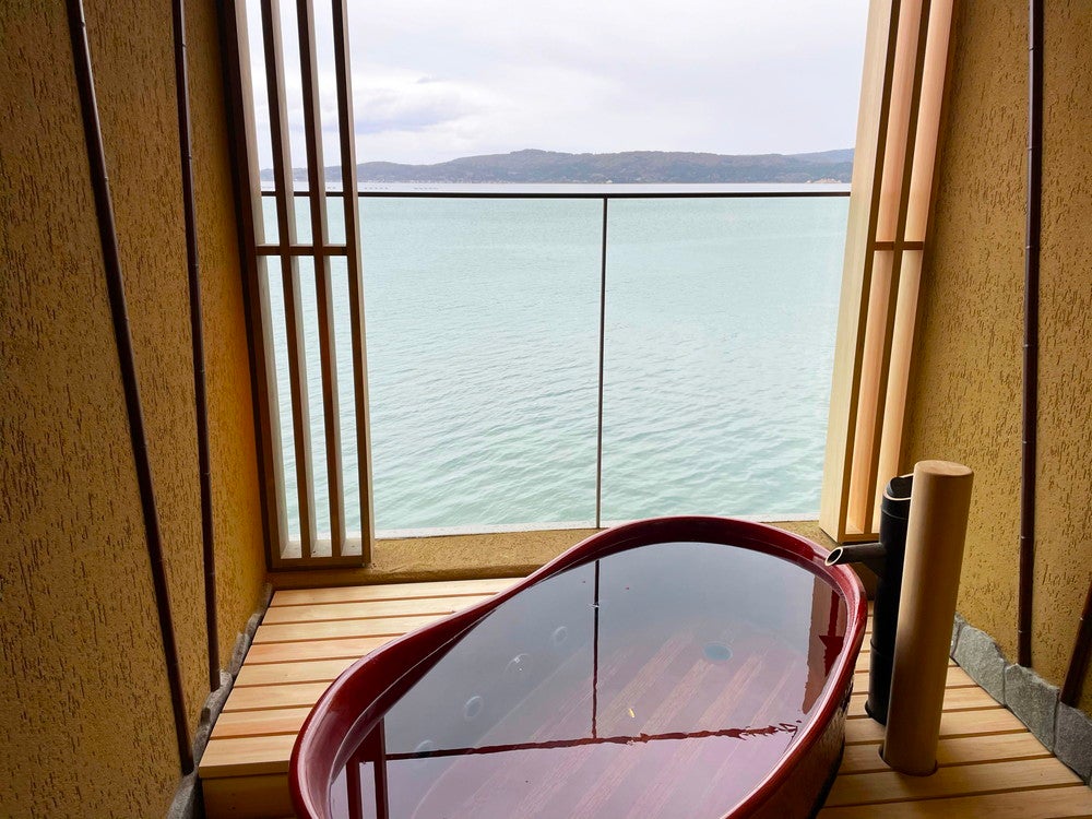 貸切露天風呂「陶器」／画像提供：共立メンテナンス