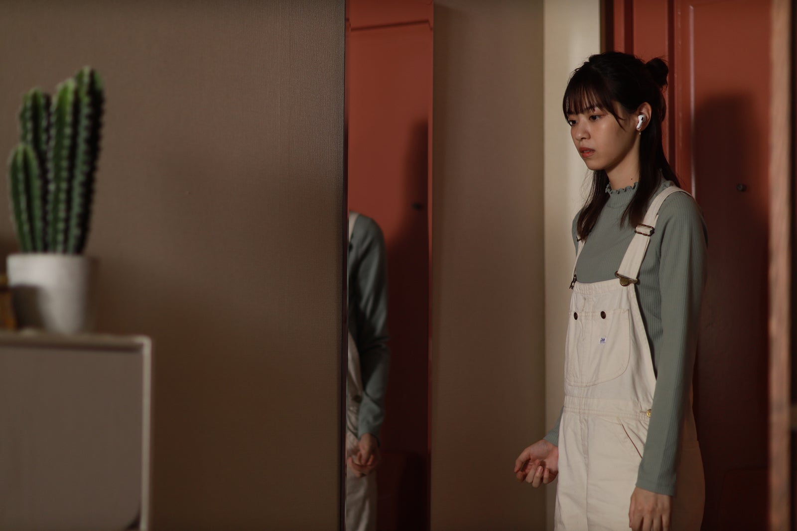 西野七瀬／「言霊荘」第3話より（C）テレビ朝日