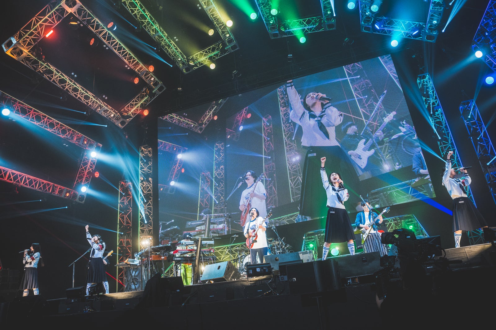 マカロニえんぴつ、新しい学校のリーダーズ（C）ハタサトシ／高田梓／ヨシモリユウナ