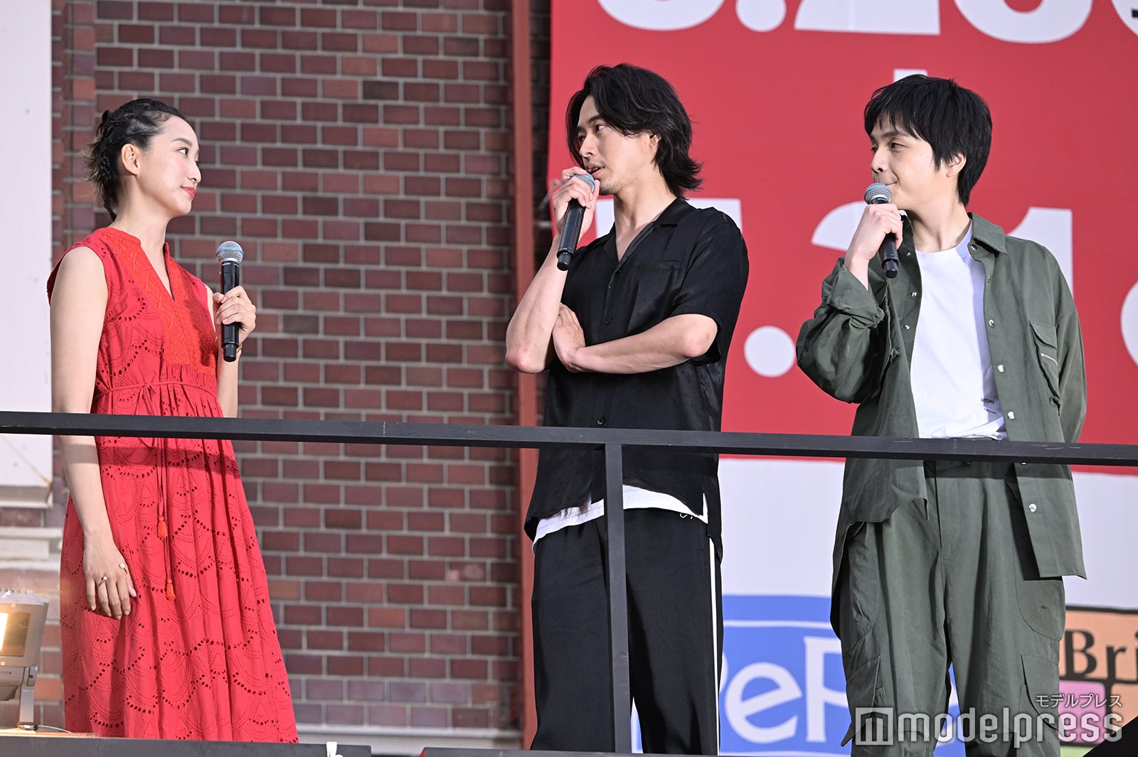 杏、山崎賢人、岡山天音（C）モデルプレス