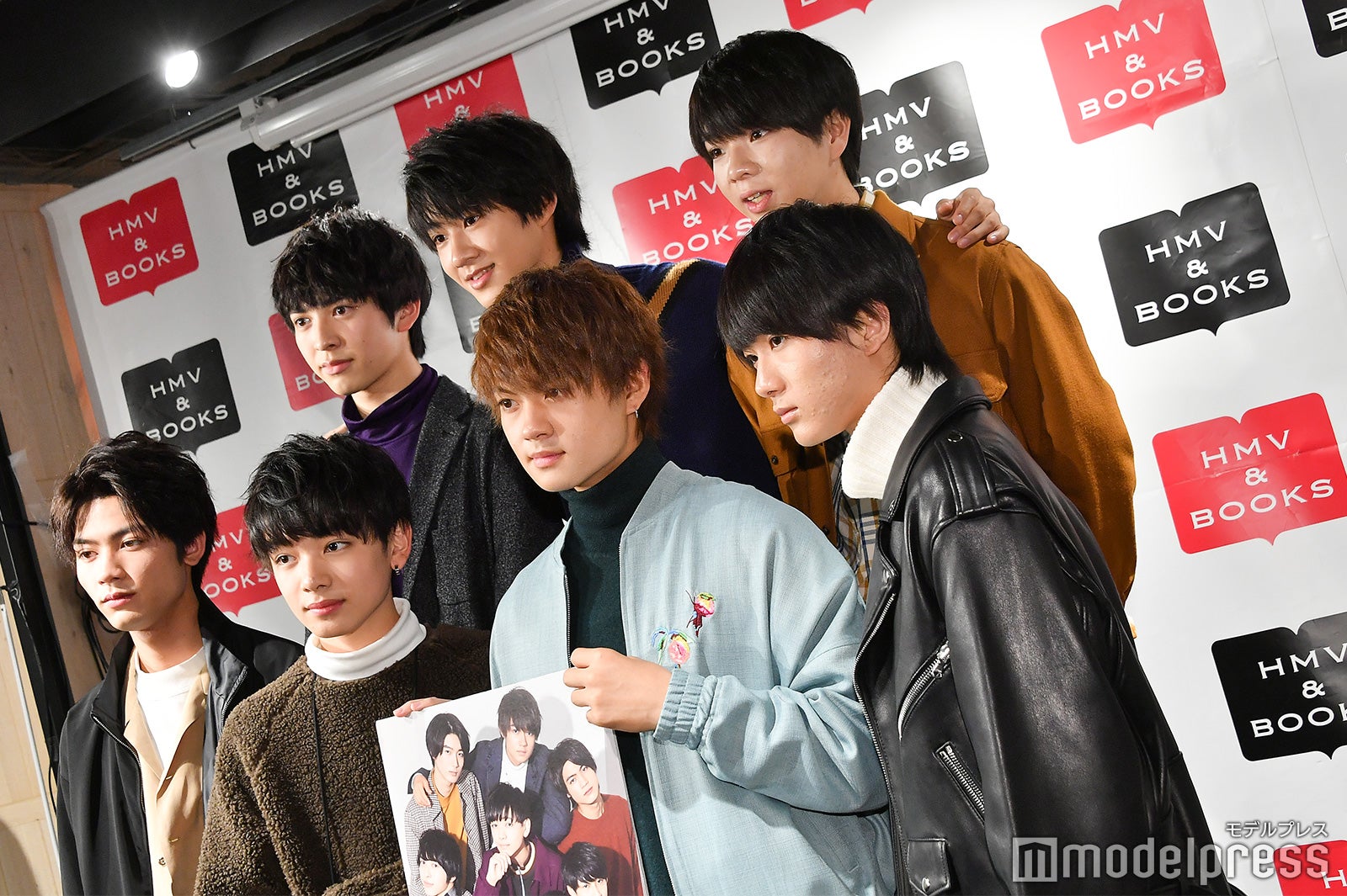 M!LK（上段左から）吉田仁人、曽野舜太、塩﨑太智（下段左から）板垣瑞生、琉弥、佐野勇斗、山中柔太朗（C）モデルプレス