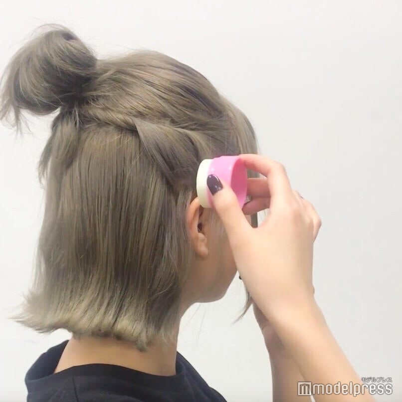 手を汚さず塗れるスティックタイプ（C）モデルプレス