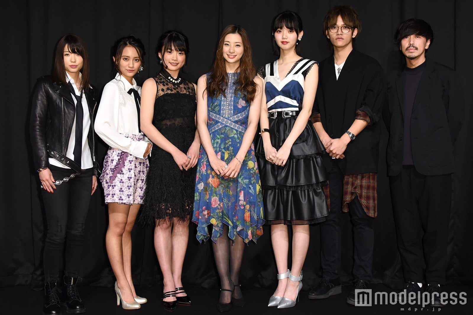 （左から）NANA（Lily’s Blow）、岡田結実、加弥乃、足立梨花、江野沢愛美、藤田富、山岸聖太監督 （C）モデルプレス