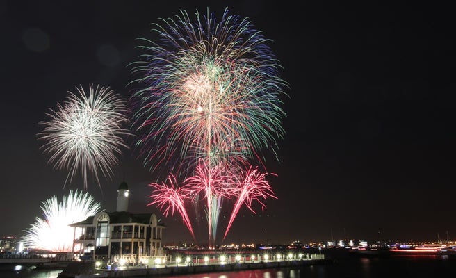 スペクタクル花火の豪華ショーで夏先取り 横浜開港祭 がイベント目白押し 女子旅プレス スペクタクル花火の豪華ショーで夏先取り 横浜開港祭 がイベント目白押し 女子旅プレス