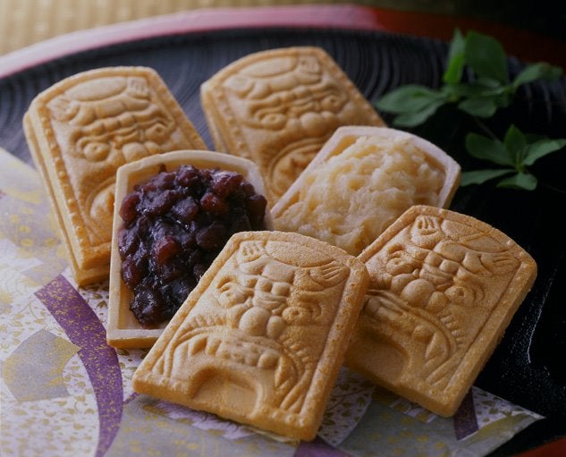 鬼瓦最中 粒餡（単品）220円(内税)／画像提供：大宰府参道天山