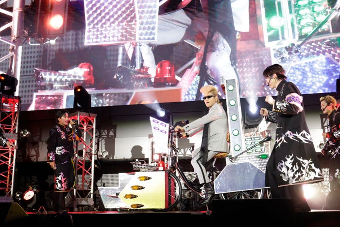 綾小路翔/カメラマン:米山三郎