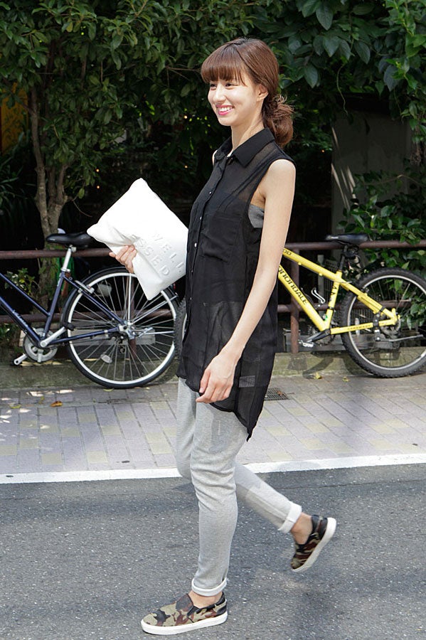 ノースリーブシフォンシャツ「coca」2,990円（税込）／画像提供：coca