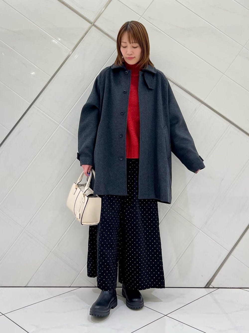 「ブラック＆レッド」はディズニーに似合う定番のカラーコーデです　出典：WEAR