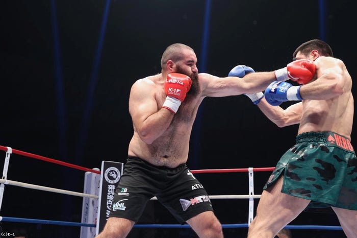 クラウディオ・イストラテ選手、シナ・カリミアン選手(C)K-1