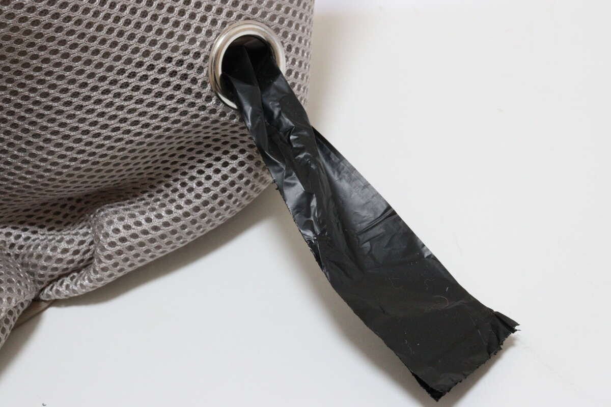 お散歩バッグ　ゴミ袋用穴