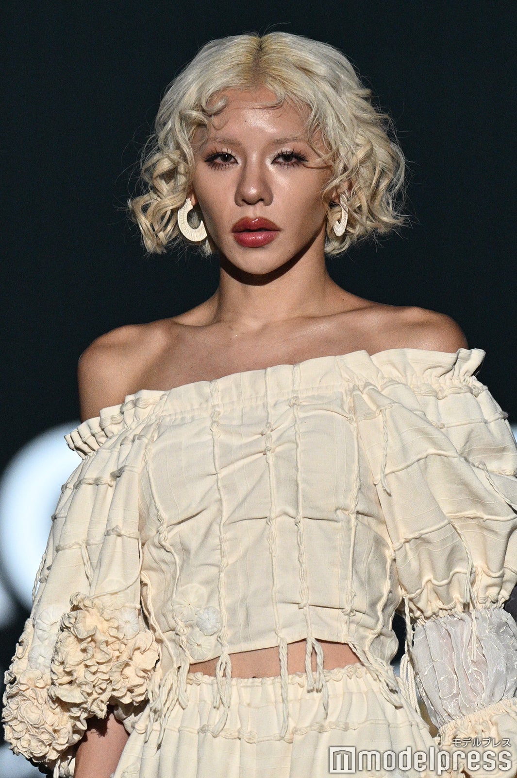 とうあ、デコルテ＆美脚開放 淡色オフショルコーデで神秘オーラ纏う「天使みたいじゃないですか？」【TGCあいち・なごや2026】