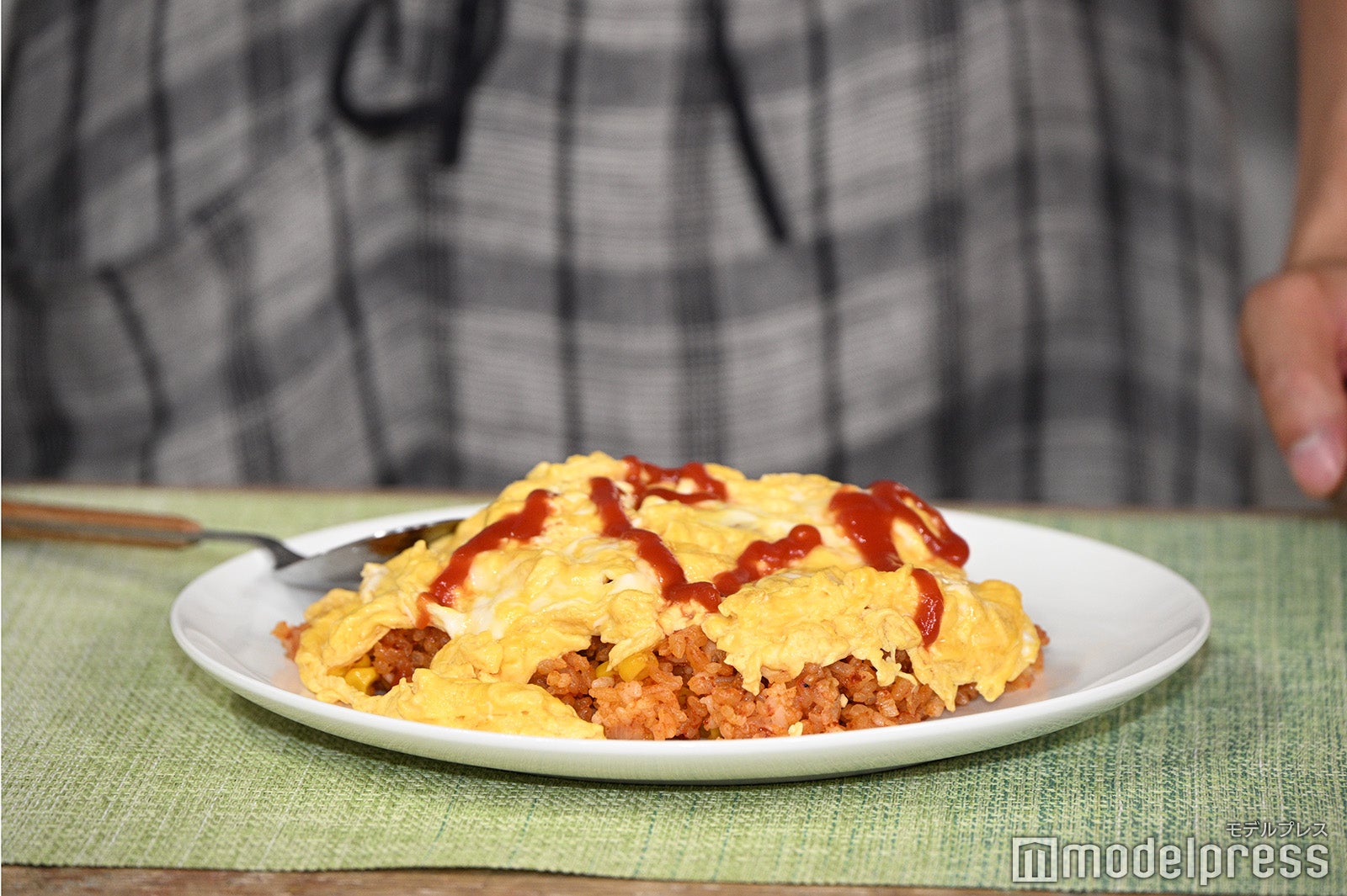 白洲迅が作ったオムライス（C）モデルプレス