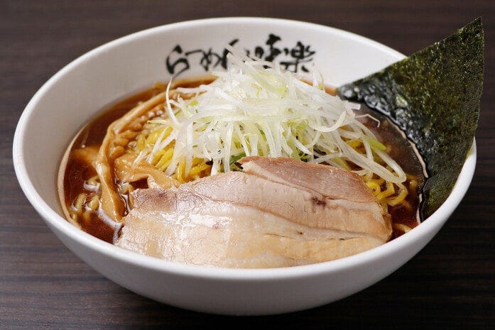 らーめん味楽「焼き醤油らーめん(950円、ミニ600円)」(写真提供:ラー博)