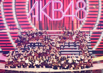 「青春すぎて泣ける」AKB48 6年ぶり紅白のOGコラボに沸く 司会・有吉「現役のメンバーは相当、嫌でしょう」のイジリ→必死に否定