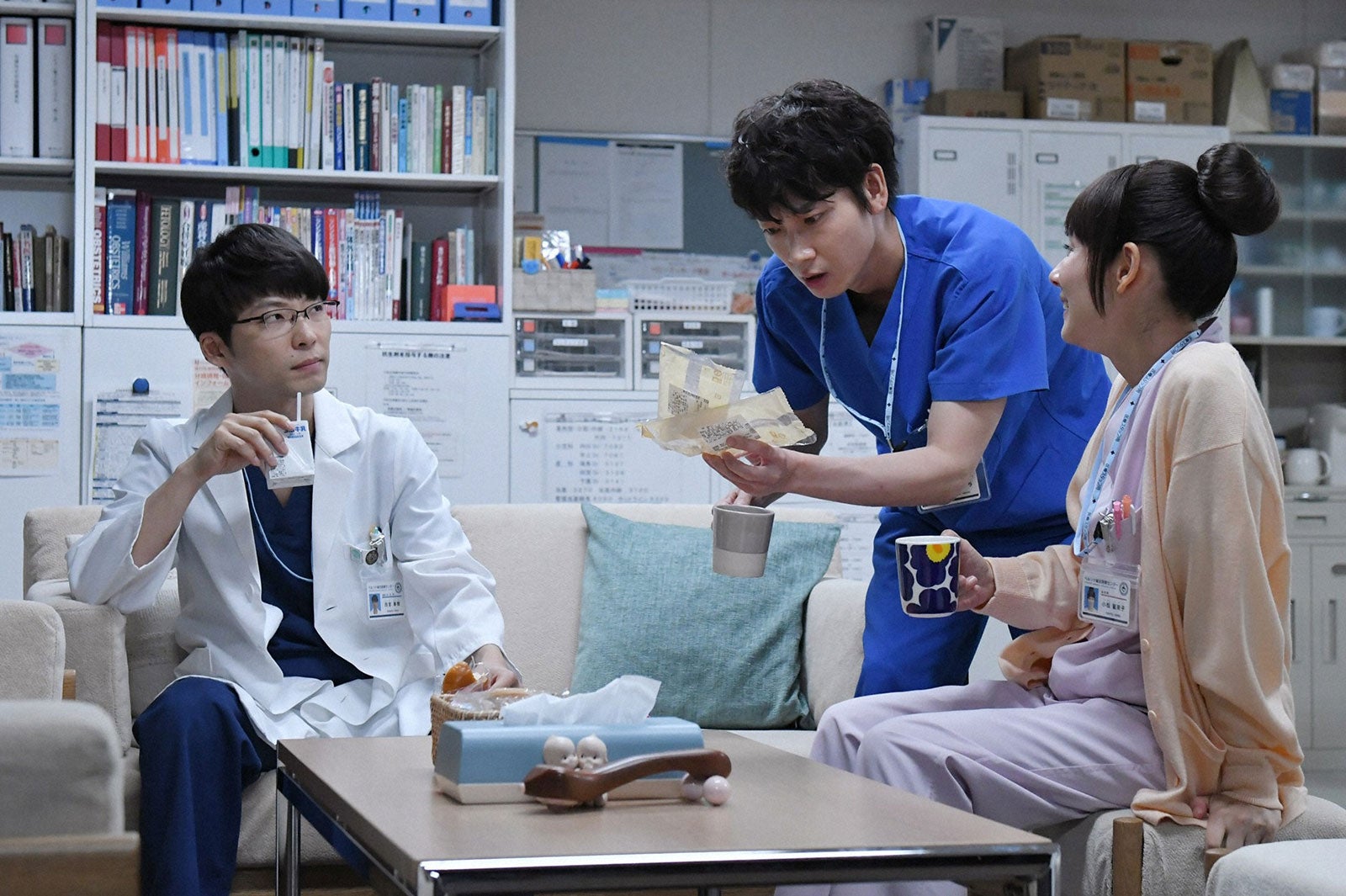 星野源、綾野剛、吉田羊／「コウノドリ」第6話より（画像提供：TBS）