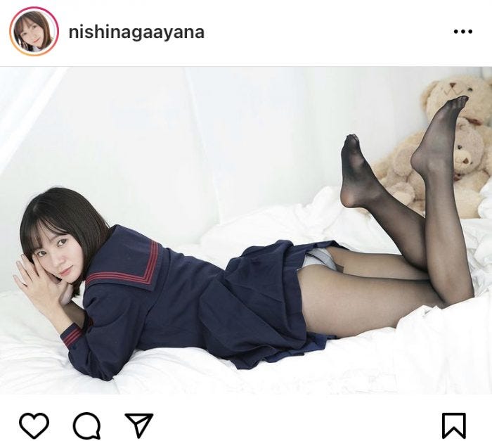 黒パンストでイけ 西永彩奈、黒ストッキング越しのパンチラ制服ショットで悩殺 - モデルプレス