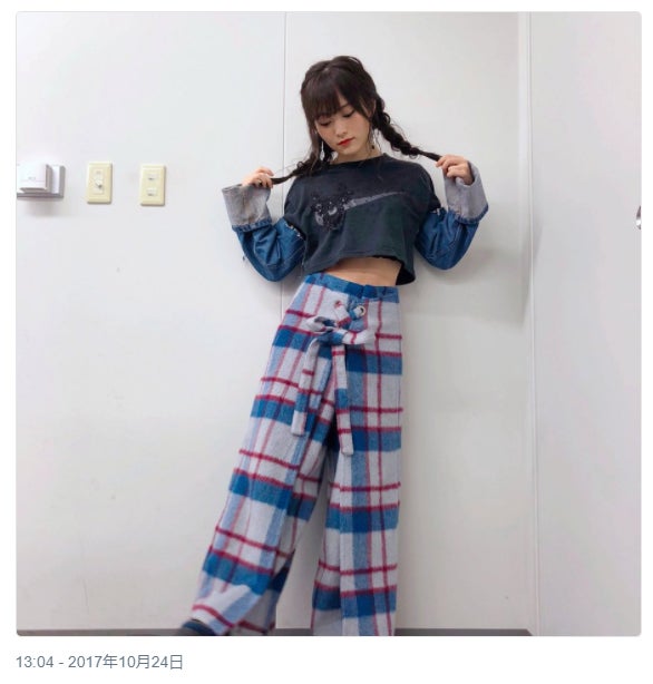 NMB48山本彩、三つ編み×腹チラショットにドキッ「たまらん」「可愛さとセクシーさがやばい」