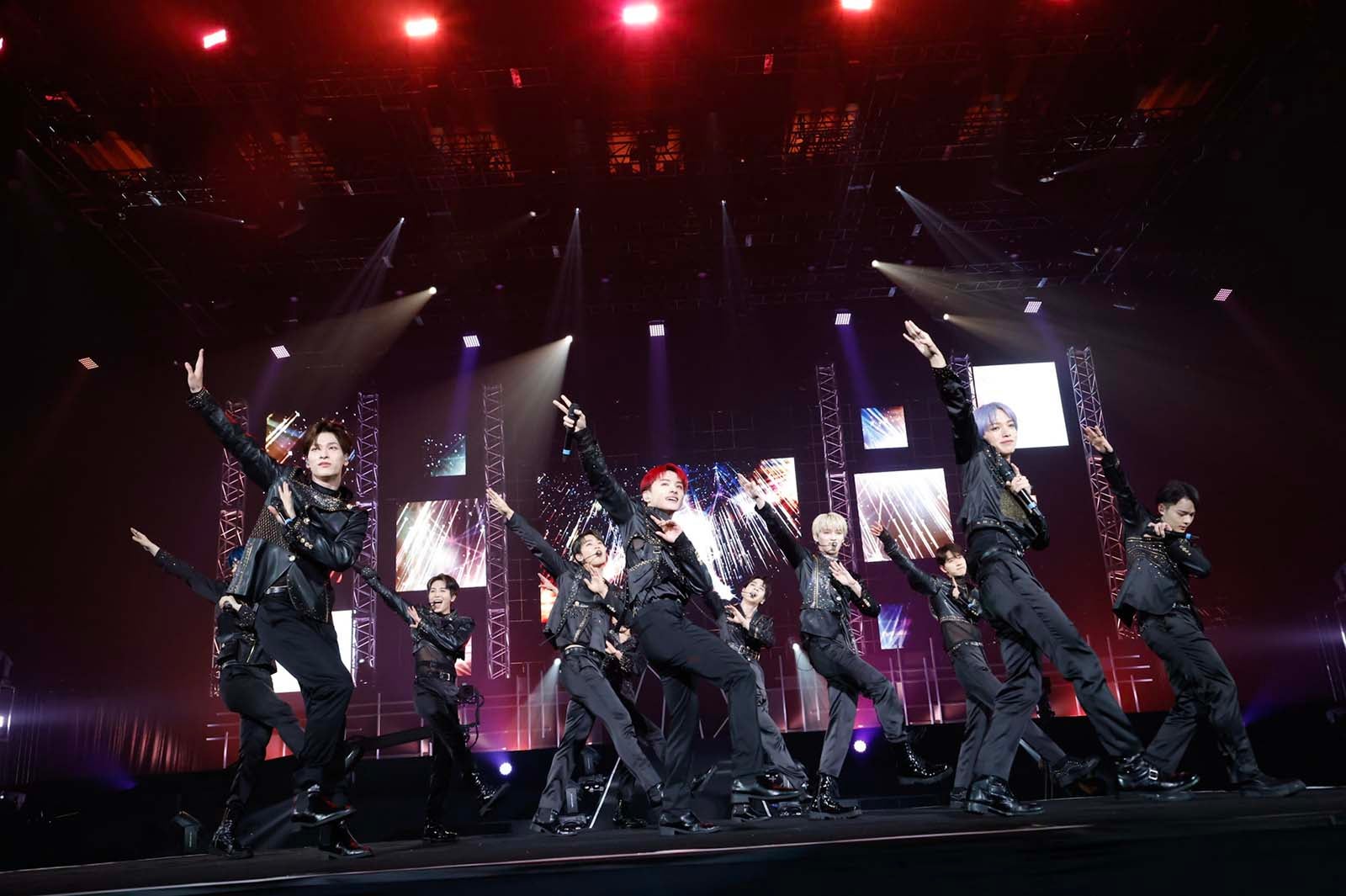 JO1、大トリで「ハピメリ」にデビューシングルメドレー…“11人からのクリスマスプレゼント”が凄かった＜ASIA EMOTIONAL MUSIC FES 2022＞