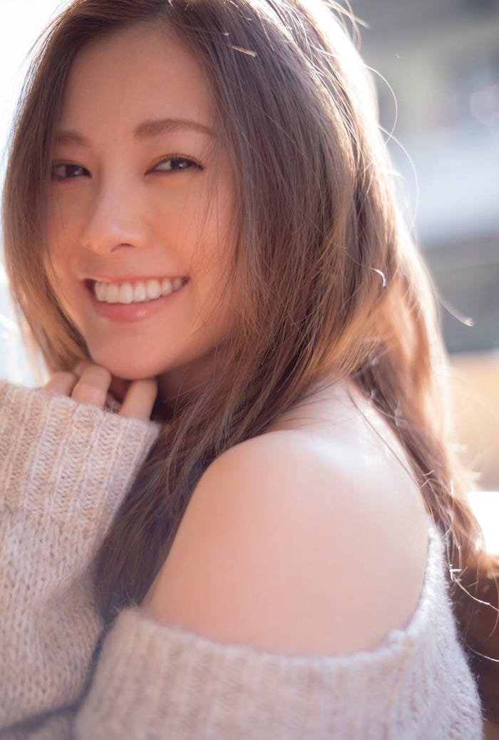 白石麻衣2ndソロ写真集『パスポート』(2月7日発売)/画像提供:講談社