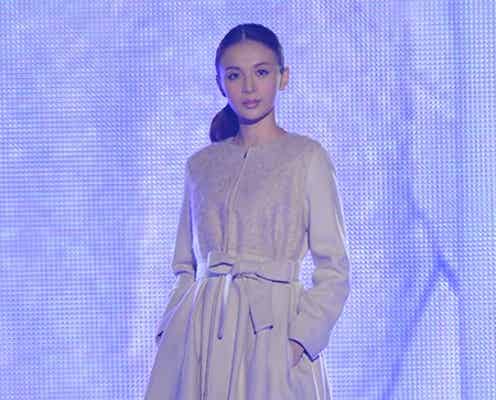 「CanCam」舞川あいく、笑顔封印のクールなランウェイに釘付け