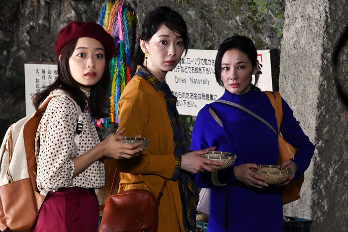 (左から)深川麻衣、稲森いずみ、吉田羊(C)カンテレ