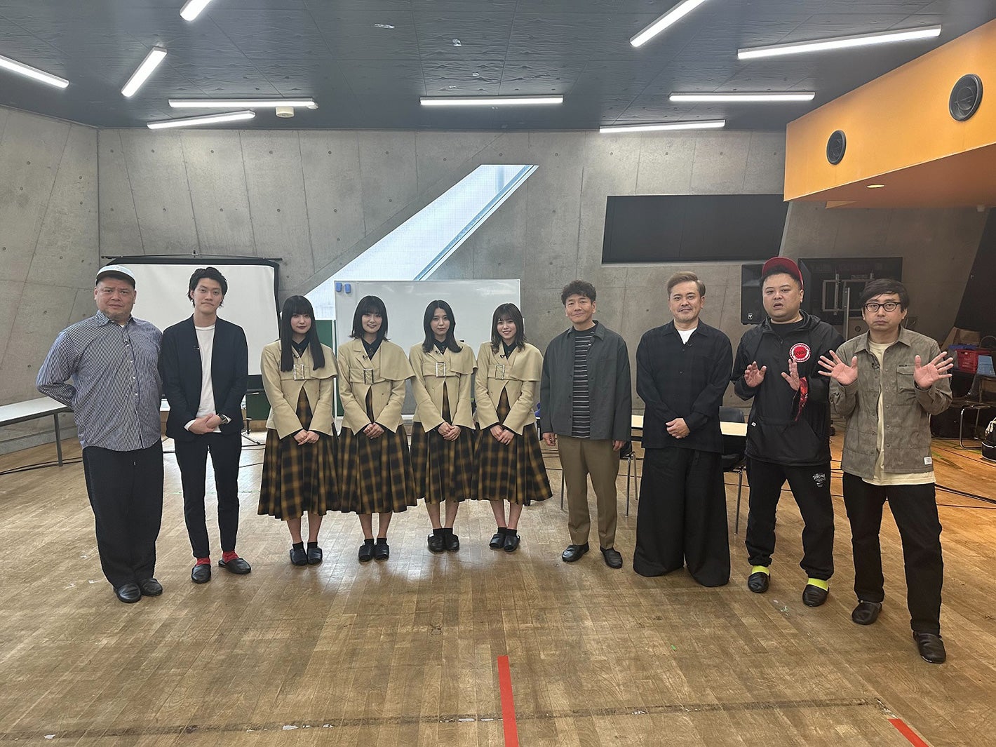 （左から）くっきー！、粗品、大園玲、井上梨名、小林由依、武元唯衣、上田晋也、有田哲平、久保田かずのぶ、おいでやす小田（C）テレビ朝日