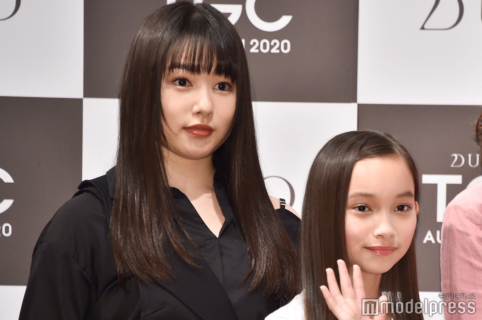 桜井日奈子、上妻美咲さん （C）モデルプレス