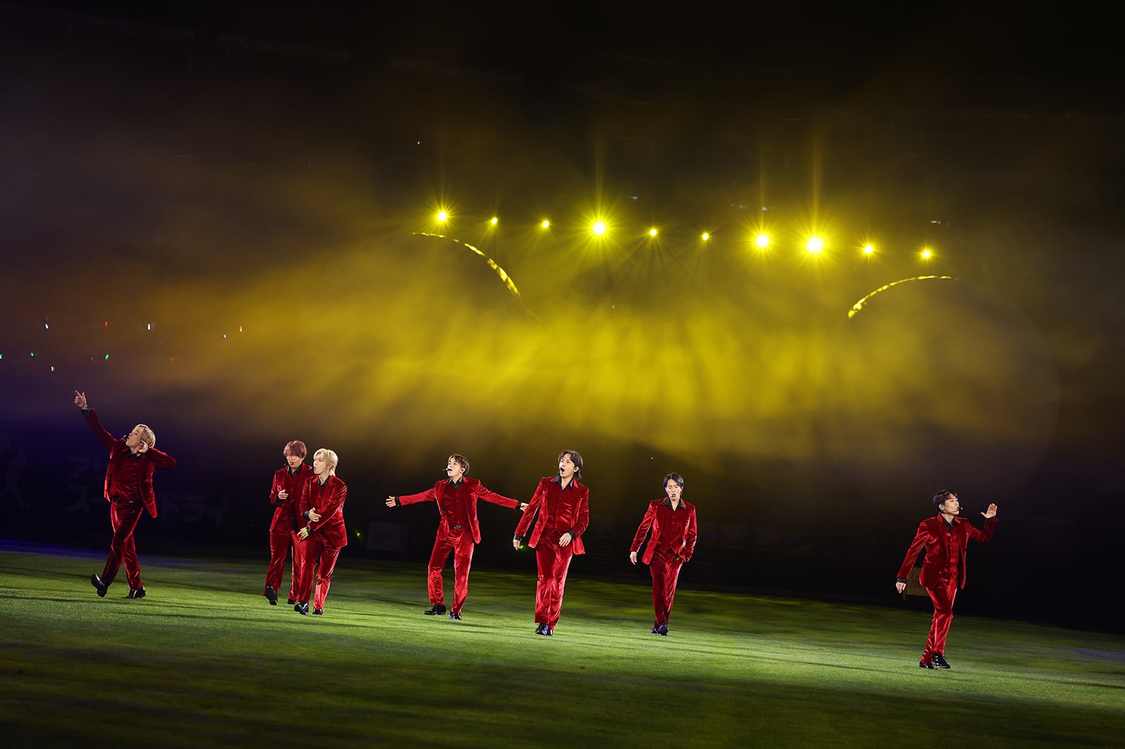 Travis Japan・INIら、北海道の新球場開業記念イベント「F VILLAGE STARTING LIVE！」で豪華競演