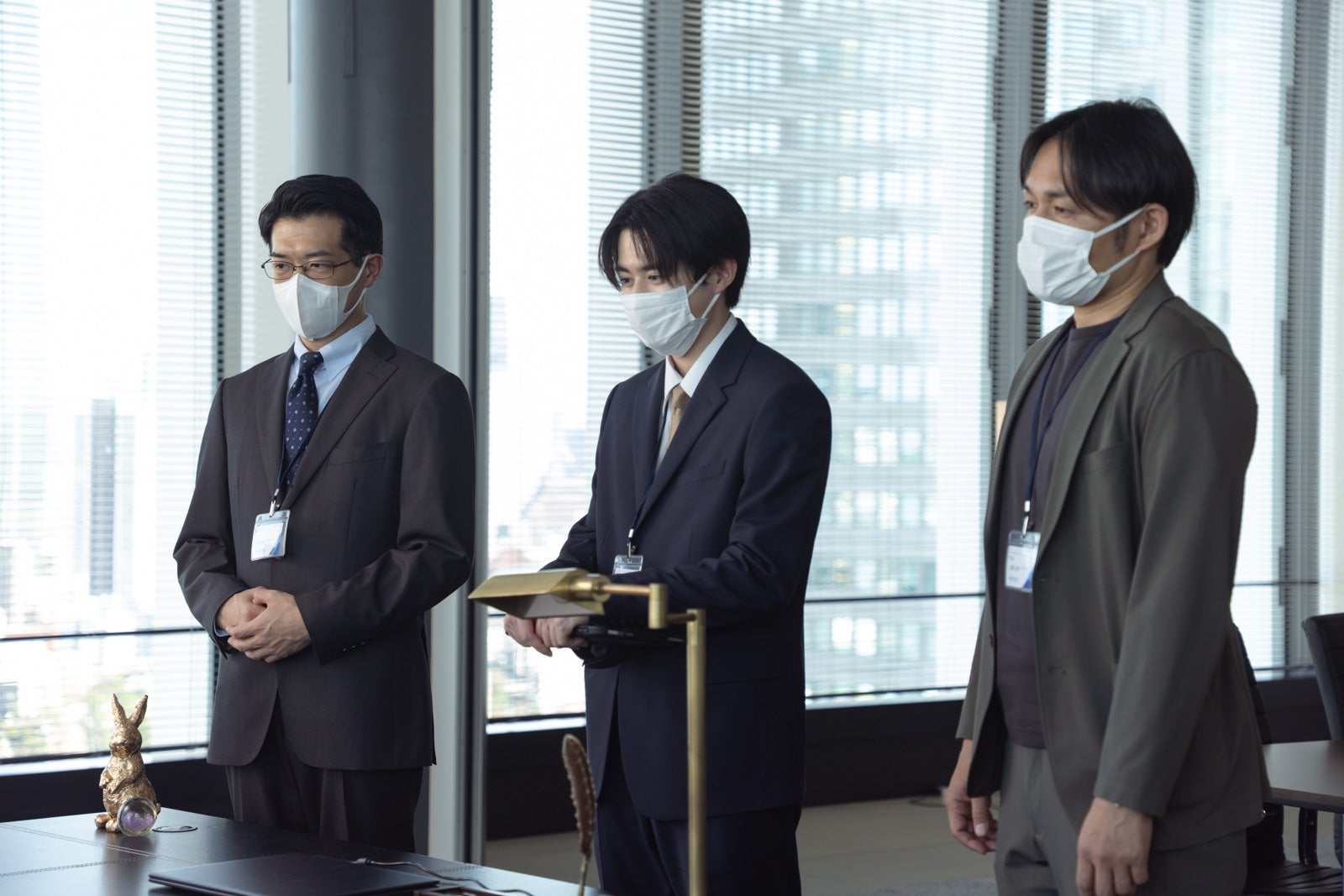 鈴鹿央士ら「リボーン ～最後のヒーロー～」第1話（C）テレビ朝日