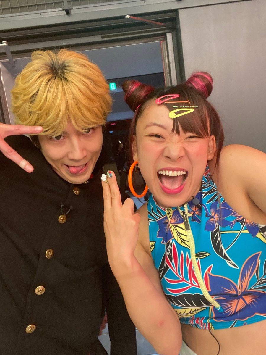 賀来賢人＆フワちゃん、“濃すぎる”2ショットに「見るだけで元気出る」「最高のコンビ」と反響