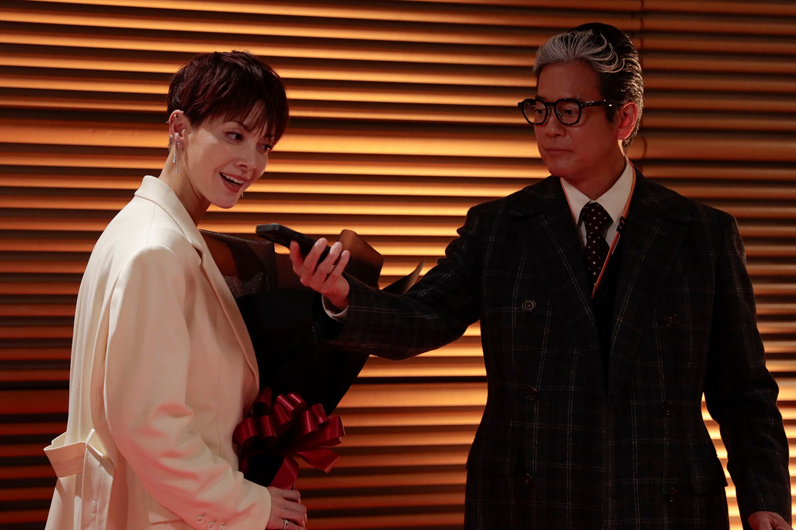 土屋アンナ、唐沢寿明「プライベートバンカー」第7話（C）テレビ朝日