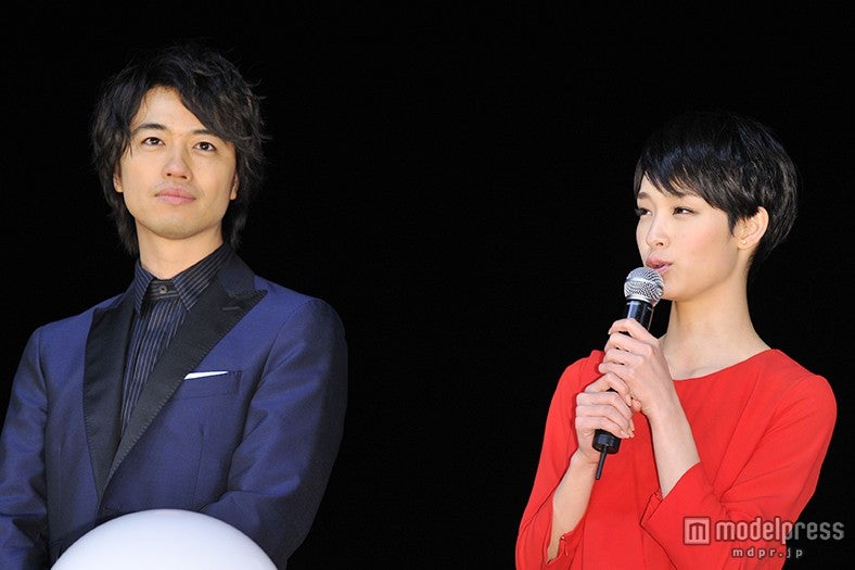 （左から）斎藤工、剛力彩芽