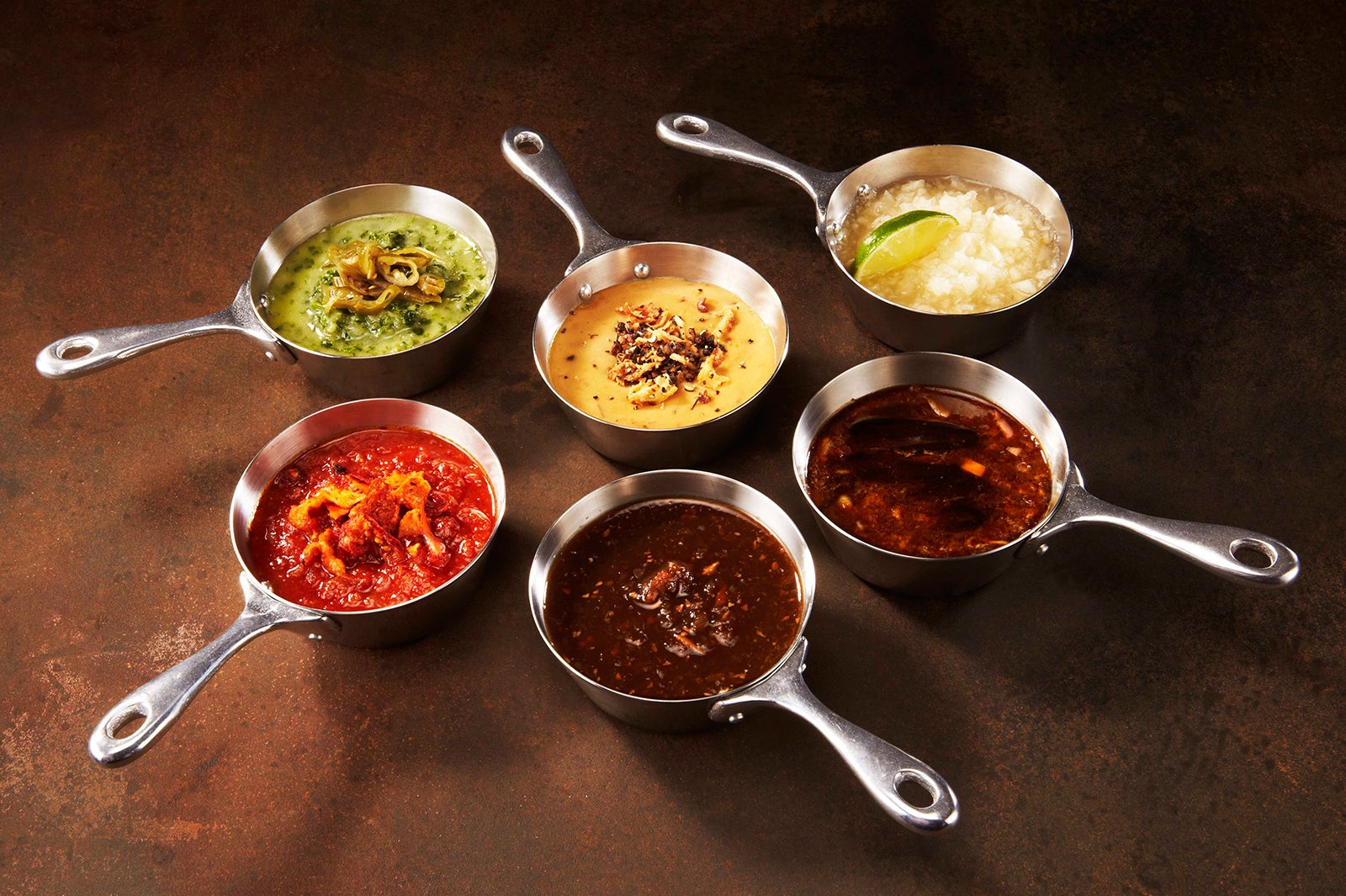 ソースを6種類から選ぶ／画像提供：ベイクルーズ