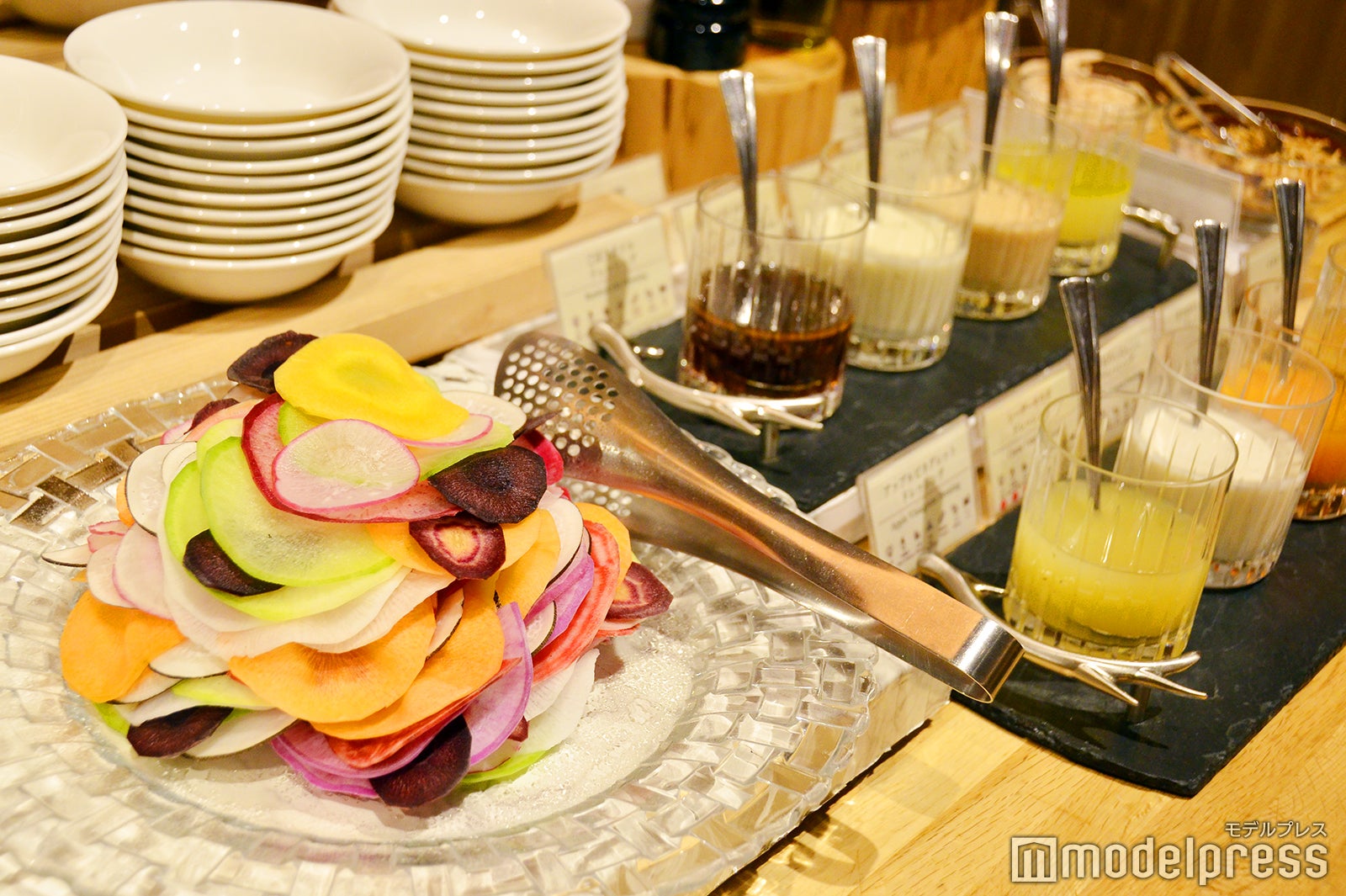 夕食（C）モデルプレス