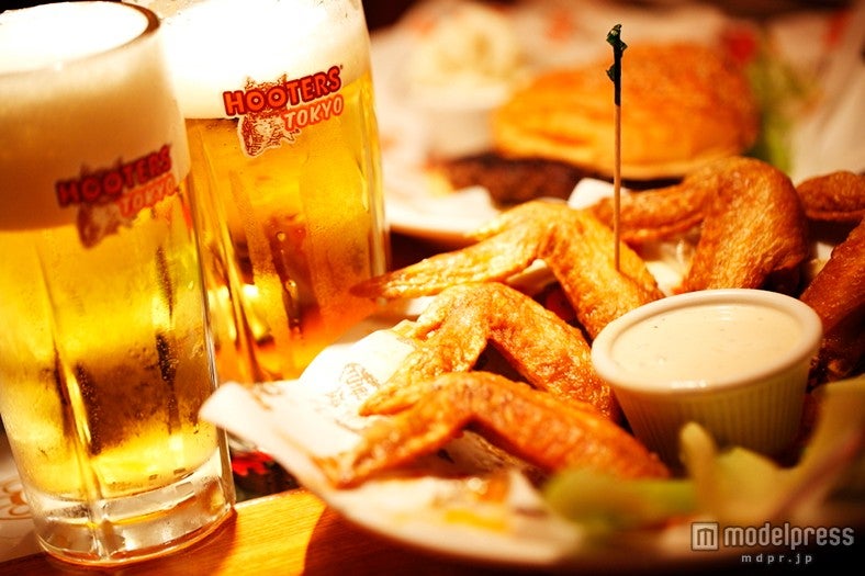 HOOTERS」新宿にオープン セクシーガールがおもてなし - 女子旅プレス