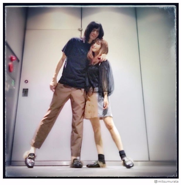 神田沙也加＆村田充、ペアルック風コーデに「ラブラブすぎ」と反響