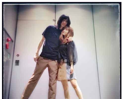 神田沙也加&村田充、ペアルック風コーデに「ラブラブすぎ」と反響