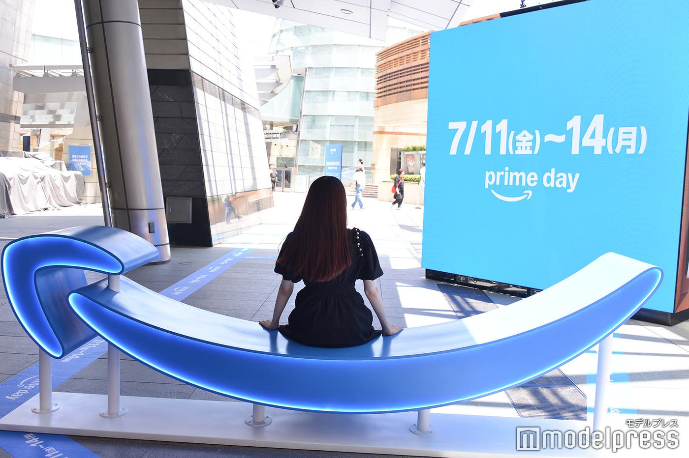 BOX型のスクリーンを眺めながら休憩(C)モデルプレス