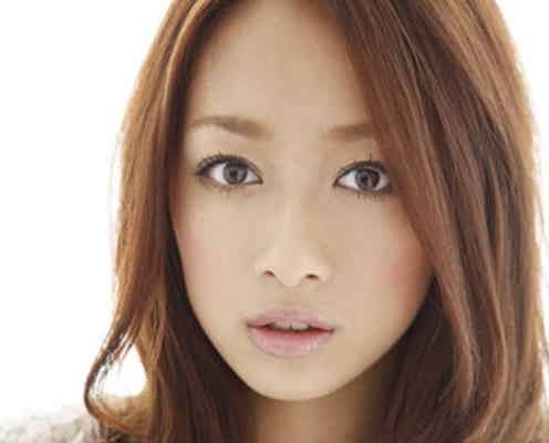 お色気ポーズ堂々披露の美女モデルが話題に 濃厚キャラにビートたけしもツッコミ